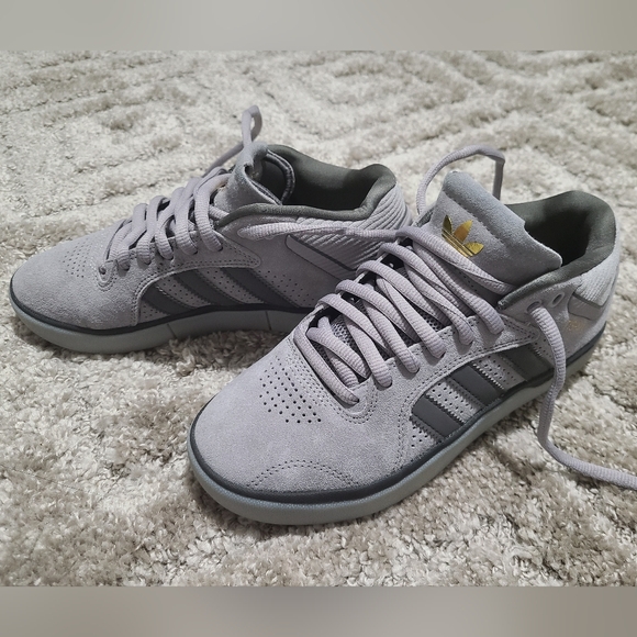 Tyshawn Jones Adidas Gray Sneakers Sz 5 - Picture 1 of 5
